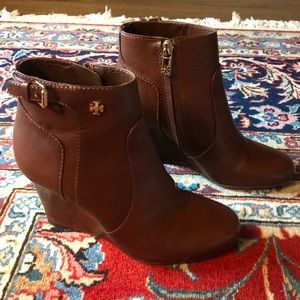 Euc Tory Burch wedge booties size 5